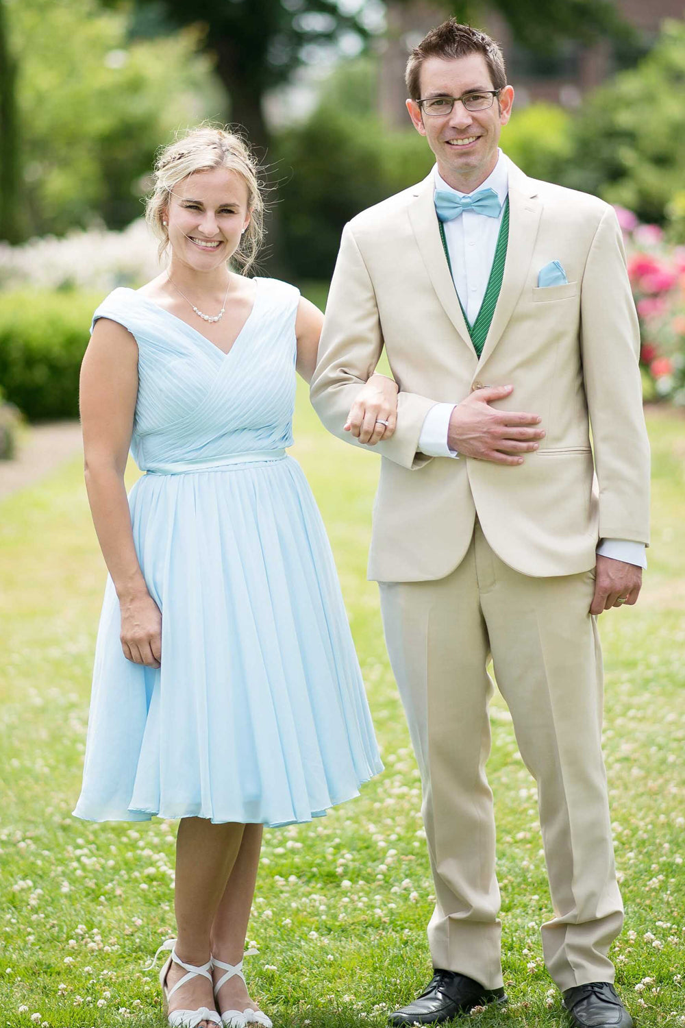 A-Line/Princess Chiffon V-neck Bridesmaid Dress with Ruffle