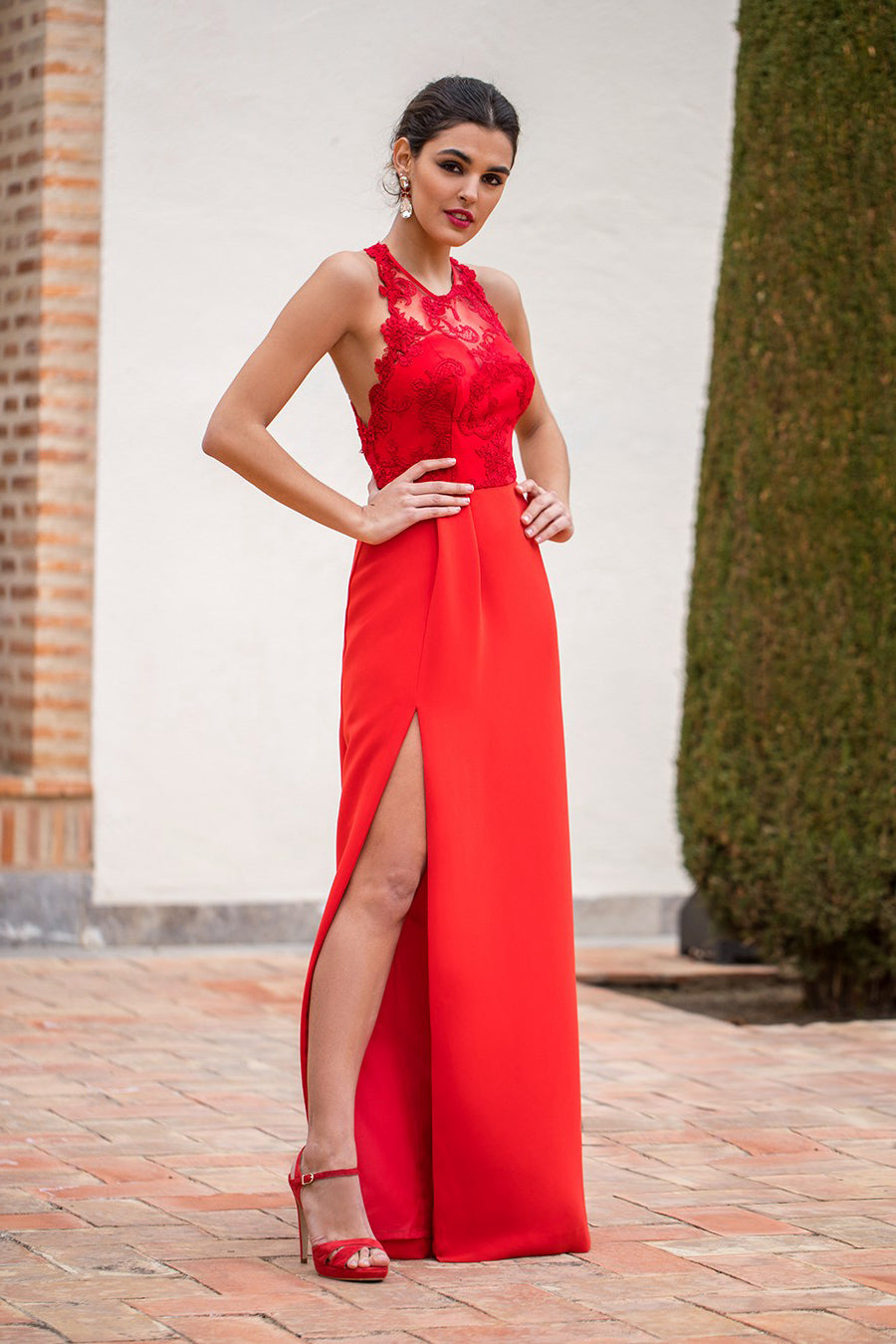 Sheath/Column Sleeveless Front Split Lace Long Halter Homecoming Dresses