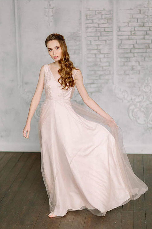 Sheath/Column V-neck Long Prom Dress with Appliques