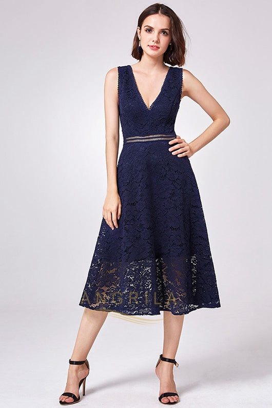 A-Line/Princess V-neck Tea Length Mother of the Bride Dress with Lace