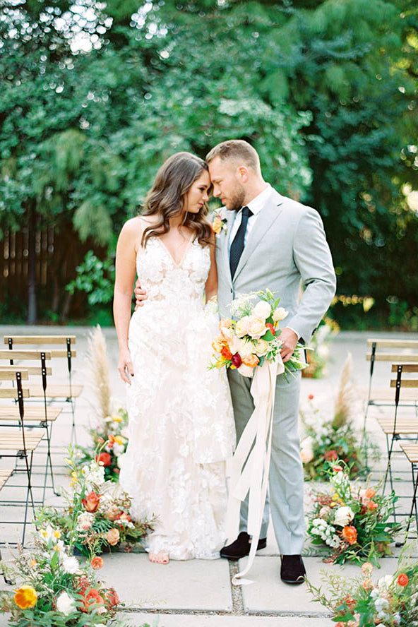 Trumpet/Mermaid V-neck Lace Wedding Dress