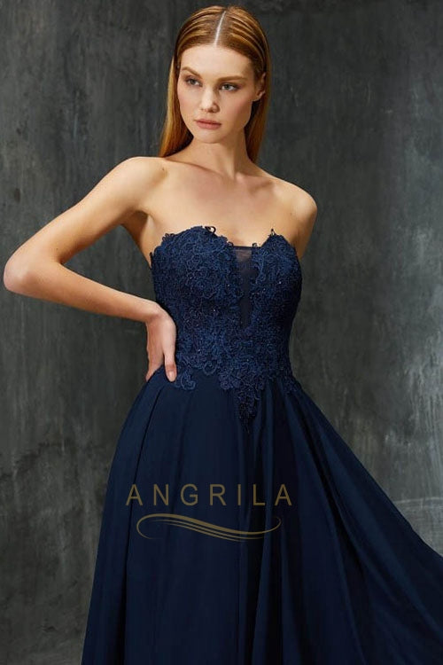 A-Line/Princess Sweetheart Strapless Evening Dress with Appliques Lace