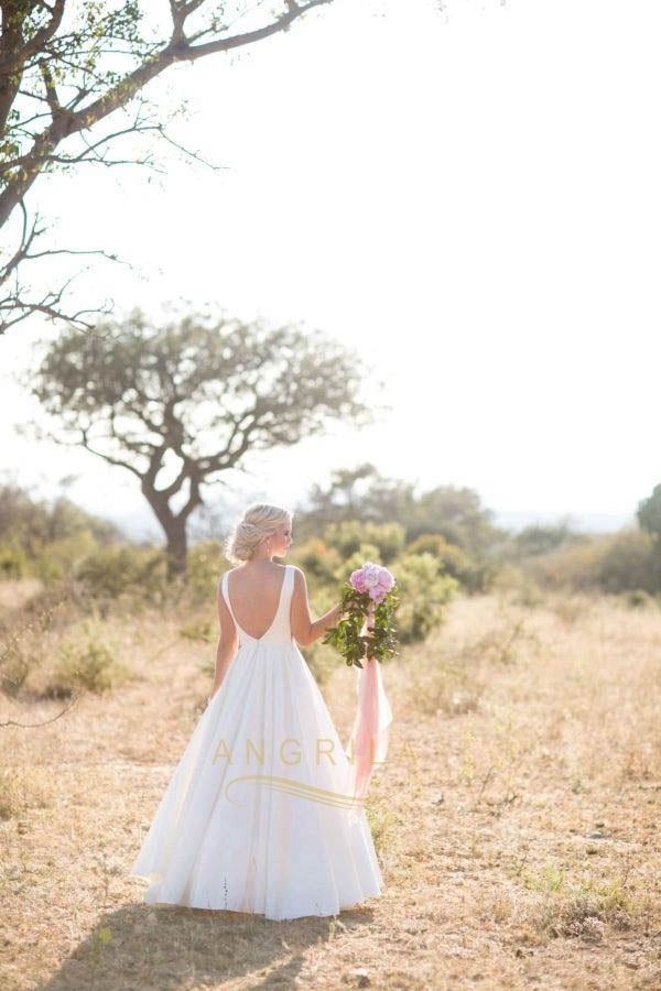 Elegant A-line/Princess Sleeveless Open Back Wedding Dresses with Pockets