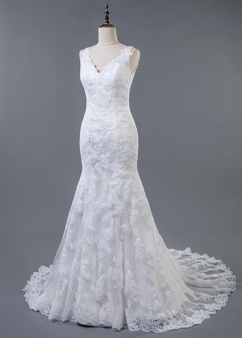 Trumpet/Mermaid Lace V-neck Sweep Train Wedding Dresses