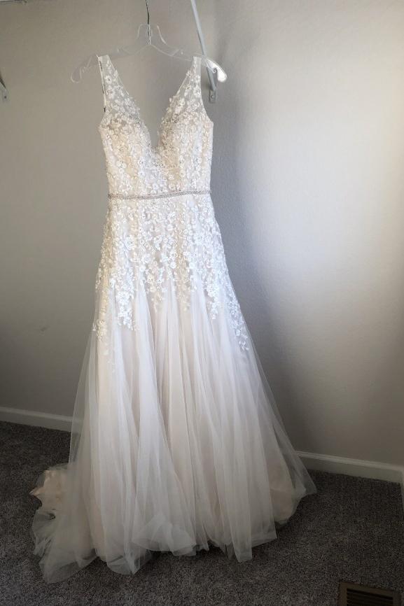 A-Line/Princess Sleeveless Tulle Lace Wedding Dress