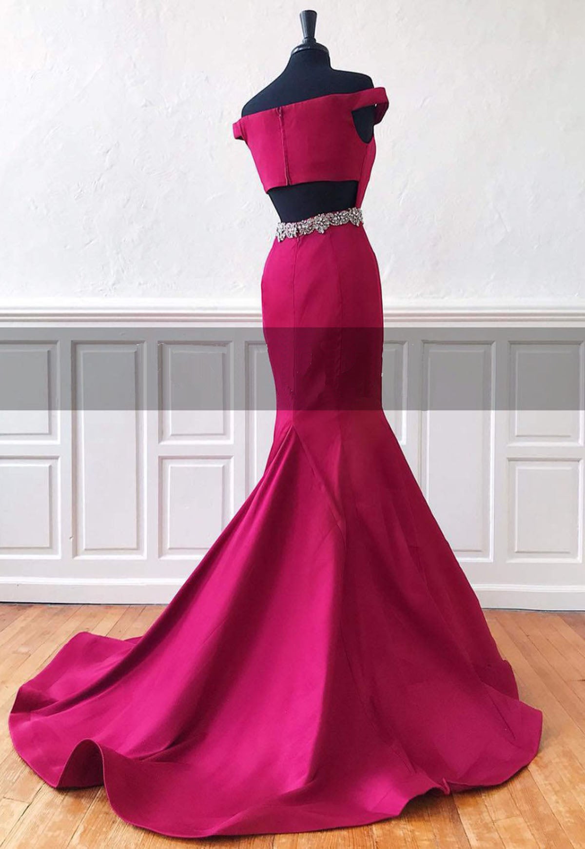 Trumpet/Mermaid Sweep Train Satin Prom Dresses