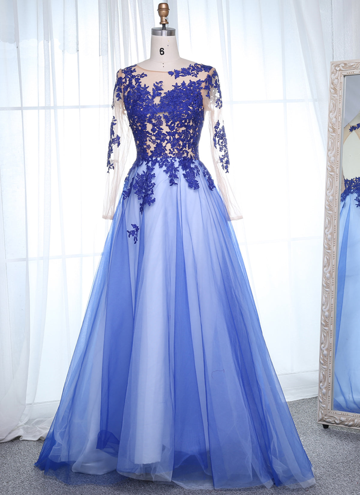 Scoop Neck Long Sleeves  Appliques Lace Prom Dresses