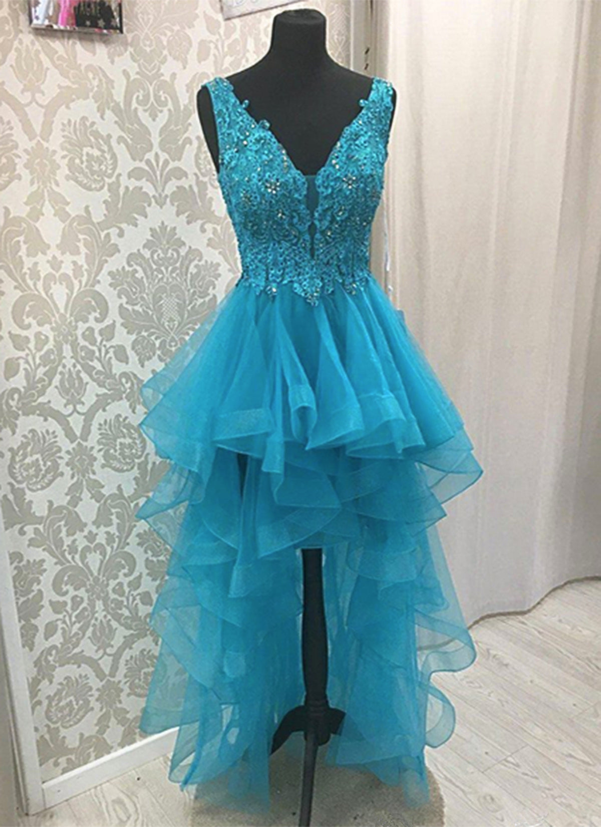 Sexy Asymmetrical V-neck Tulle Prom Dresses