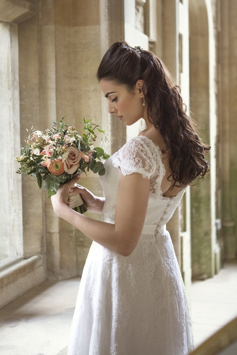 A-line/Princess V-neck Lace Cap Sleeves Floor-length Wedding Dress