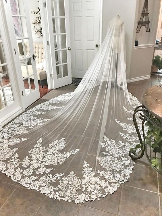 Long Bridal Wedding Veils with Lace Applique